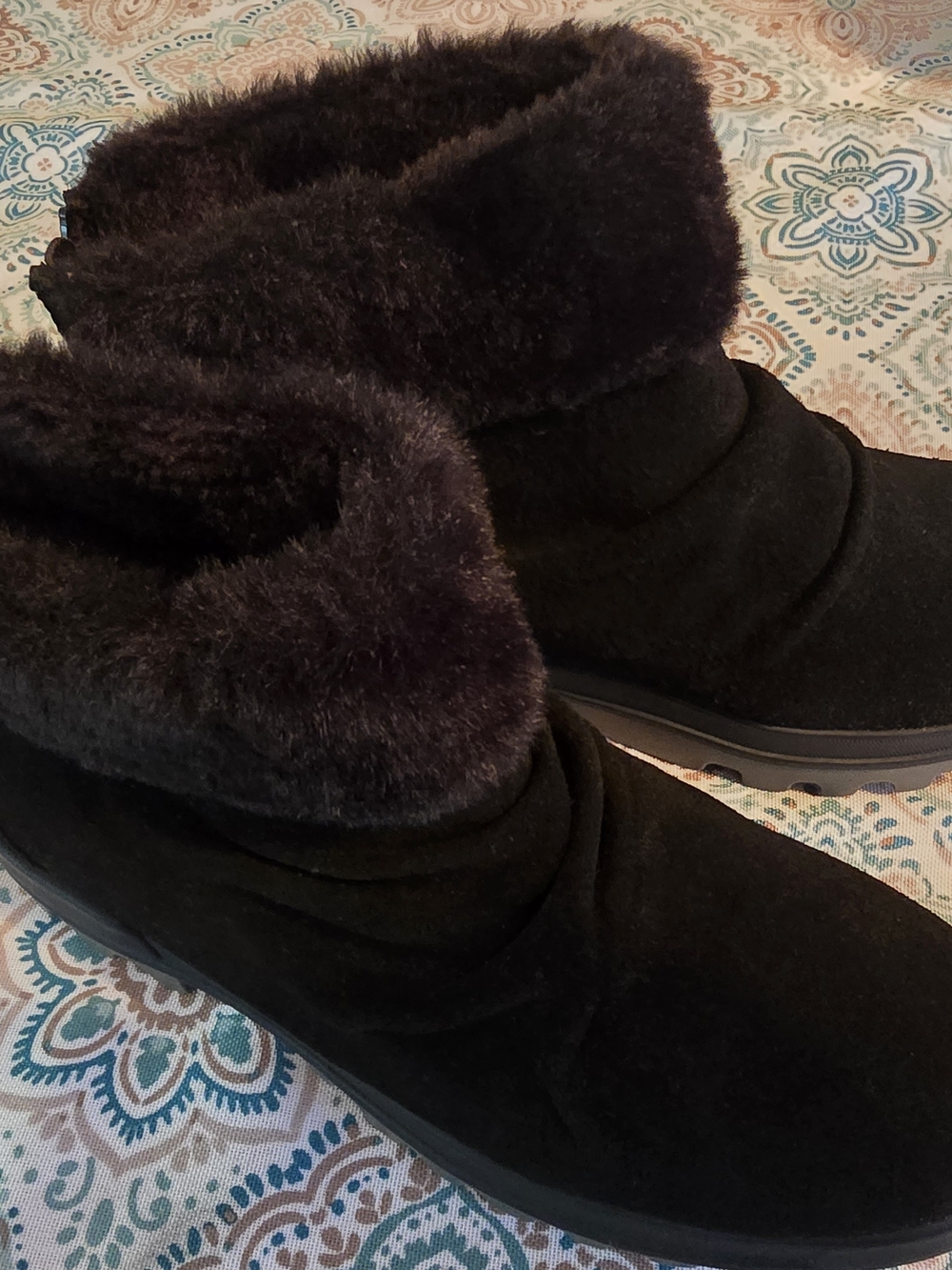 Cozy BareTraps Black Faux-Fur Winter Ankle Boots Size 6